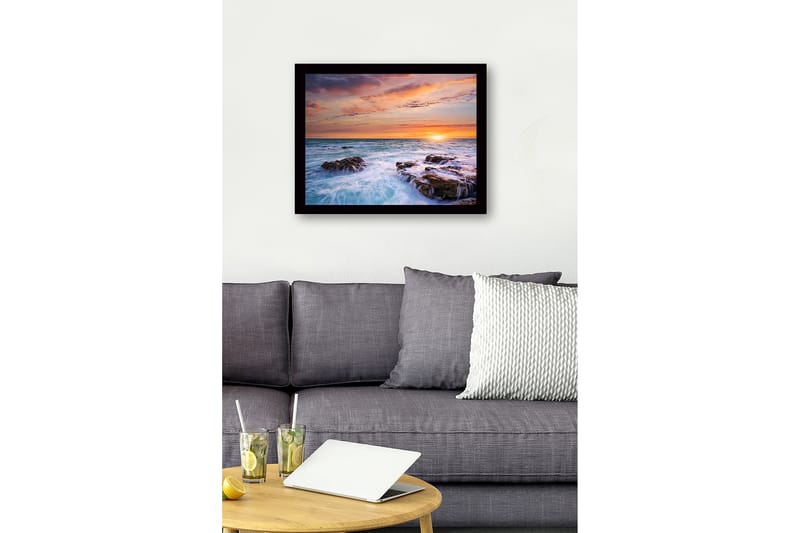 Innrammet lerretsbilde i tre - 41x56 cm - Solnedgang over havet med klipper i forgrunnen - Blå / Oransje / Lilla - Interiør - Maleri & posters - Lerretsbilder