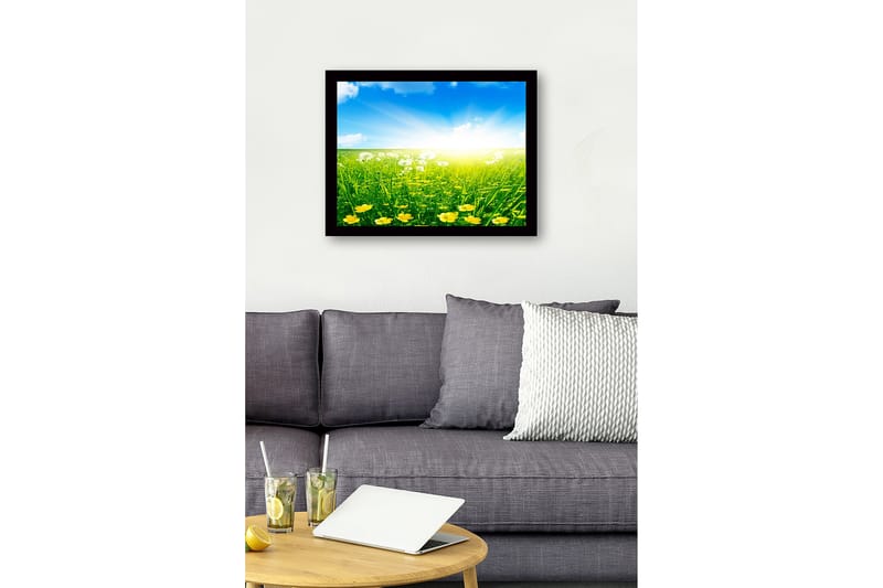 Innrammet lerretsbilde i tre - 41x56 cm - Solrik eng med gule blomster og grønt gress - Gul / Grønn / Blå - Interiør - Maleri & posters - Lerretsbilder
