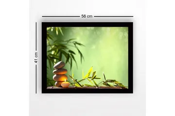 Innrammet lerretsbilde i tre - 41x56 cm - Steinbunke med et stearinlys omgitt av bambus og grønne nyanser - Grønn / Grå / Beige - Interiør - Maleri & posters - Lerretsbilder
