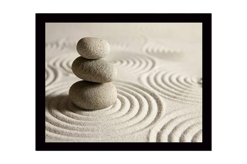 Innrammet lerretsbilde i tre - 41x56 cm - Steinrøys på sand med sirkulære mønstre, Grå / Beige