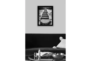 Innrammet lerretsbilde i tre - 41x56 cm - Steintrapper som fører over en rennende vannflate - Grå / Svart - Interiør - Maleri & posters - Lerretsbilder