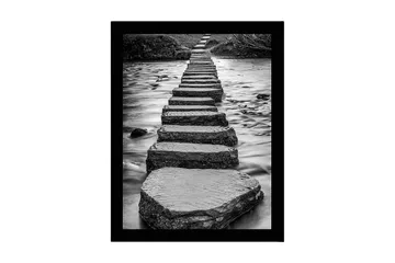 Innrammet lerretsbilde i tre - 41x56 cm - Steintrapper som fører over en rennende vannflate - Grå / Svart - Interiør - Maleri & posters - Lerretsbilder