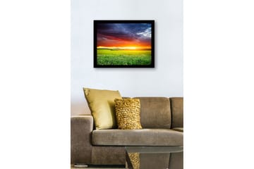 Innrammet lerretsbilde i tre - 41x56 cm - Storslått solnedgang over en grønn eng - Oransje / Grønn / Blå - Interiør - Maleri & posters - Lerretsbilder