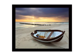 Innrammet lerretsbilde i tre - 41x56 cm - Strand med en gammel båt i solnedgangens lys - Blå / Oransje / Hvit - Interiør - Maleri & posters - Lerretsbilder