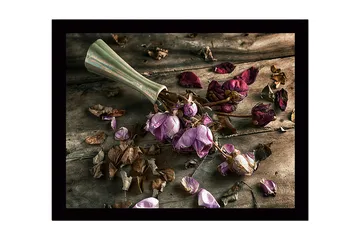 Innrammet lerretsbilde i tre - 41x56 cm - Tørkede roser i en vase på et trebord - Lilla / Brun / Grå - Interiør - Maleri & posters - Lerretsbilder