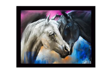 Innrammet lerretsbilde i tre - 41x56 cm - To hester i kontrastfarger, en hvit og en svart, møtes i en dynamisk komposisjon - Hvit / Svart / Blå - Interiør - Maleri & posters - Lerretsbilder