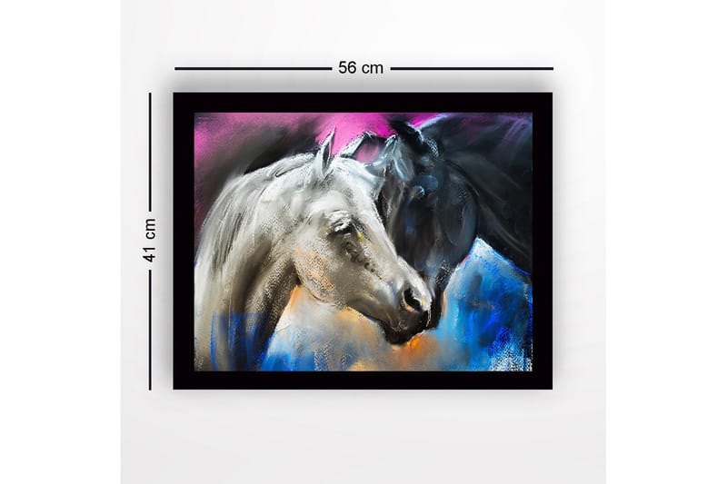 Innrammet lerretsbilde i tre - 41x56 cm - To hester i kontrastfarger, en hvit og en svart, møtes i en dynamisk komposisjon - Hvit / Svart / Blå - Interiør - Maleri & posters - Lerretsbilder
