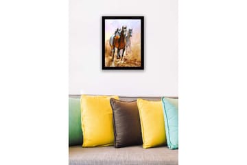 Innrammet lerretsbilde i tre - 41x56 cm - Tre hester som beveger seg gjennom et støvete landskap - Brun / Hvit / Beige - Interiør - Maleri & posters - Lerretsbilder