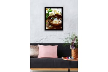 Innrammet lerretsbilde i tre - 41x56 cm - Vakker bolle med flytende blomster og kronblader - Hvit / Grønn / Brun - Interiør - Maleri & posters - Lerretsbilder