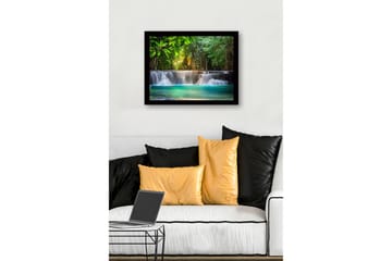 Innrammet lerretsbilde i tre - 41x56 cm - Vakker foss i et frodig skogsmiljø - Grønn / Turkis / Brun - Interiør - Maleri & posters - Lerretsbilder