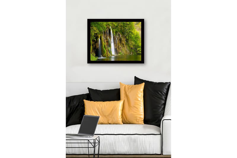 Innrammet lerretsbilde i tre - 41x56 cm - Vakker foss omgitt av frodig grøntområde - Grønn / Brun / Blå - Interiør - Maleri & posters - Lerretsbilder