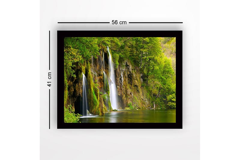 Innrammet lerretsbilde i tre - 41x56 cm - Vakker foss omgitt av frodig grøntområde - Grønn / Brun / Blå - Interiør - Maleri & posters - Lerretsbilder