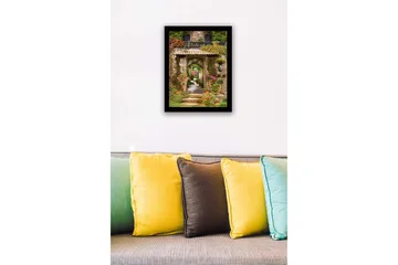 Innrammet lerretsbilde i tre - 41x56 cm - Vakker hage med blomsteroppsatser og steinarkitektur - Grønn / Rosa / Beige - Interiør - Maleri & posters - Lerretsbilder