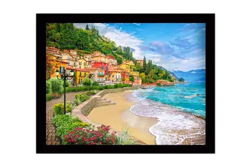 Innrammet lerretsbilde i tre - 41x56 cm - Vakker kystlinje med fargerike hus og frodige omgivelser - Blå / Grønn / Gul - Interiør - Maleri & posters - Lerretsbilder