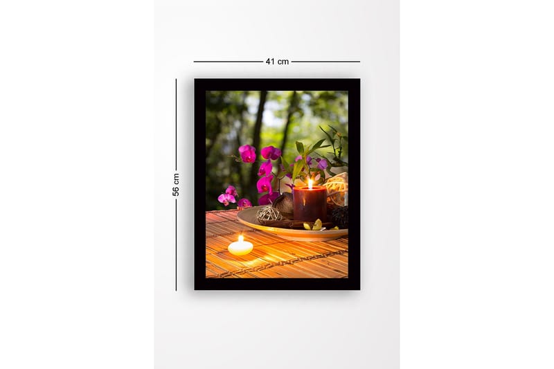 Innrammet lerretsbilde i tre - 41x56 cm - Vakker samling av blomster og lys på en treplate - Lilla / Mørk rød / Beige - Interiør - Maleri & posters - Lerretsbilder