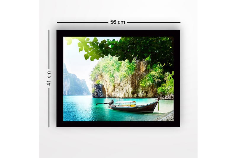 Innrammet lerretsbilde i tre - 41x56 cm - Vakker strand med båt på en frodig, steinete kyst - Turkis / Grønn / Brun - Interiør - Maleri & posters - Lerretsbilder