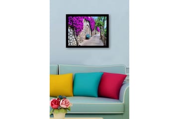 Innrammet lerretsbilde i tre - 41x56 cm - Vakker tur med bougainvillea som pryder en steinmur - Lilla / Grønn / Beige - Interiør - Maleri & posters - Lerretsbilder