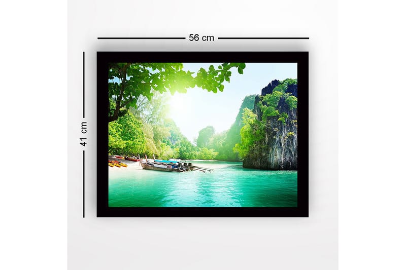 Innrammet lerretsbilde i tre - 41x56 cm - Vakkert kystlandskap med båter på en grønn strand - Grønn / Turkis / Blå - Interiør - Maleri & posters - Lerretsbilder