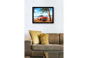 Innrammet lerretsbilde i tre - 41x56 cm - Veteranbil på stranden med palmer i bakgrunnen - Rød / Hvit / Grå - Interiør - Maleri & posters - Lerretsbilder