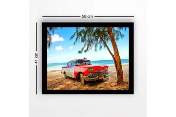 Innrammet lerretsbilde i tre - 41x56 cm - Veteranbil på stranden med palmer i bakgrunnen - Rød / Hvit / Grå - Interiør - Maleri & posters - Lerretsbilder