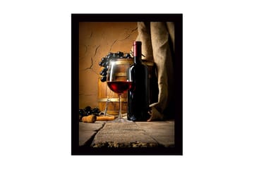 Innrammet lerretsbilde i tre - 41x56 cm - Vinflaske og glass med rødvin omgitt av druer og eikefat - Rød / Svart / Brun - Interiør - Maleri & posters - Lerretsbilder