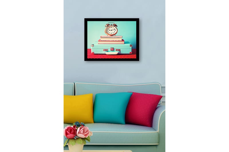 Innrammet lerretsbilde i tre - 41x56 cm - Vintage klokke på stablede bøker oppå en koffert - Turkis / Rød / Hvit - Interiør - Maleri & posters - Lerretsbilder