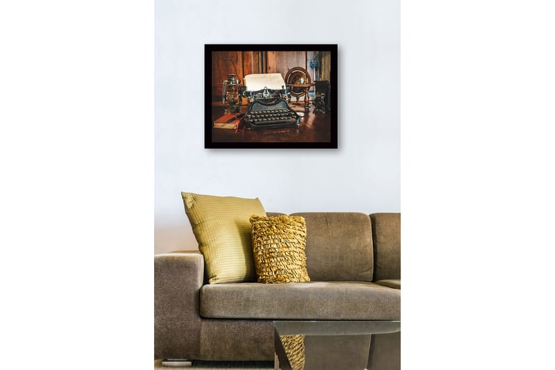 Innrammet lerretsbilde i tre - 41x56 cm - Vintage skrivemaskin med papir og klassiske gjenstander i bakgrunnen - Svart / Brun / Gull - Interiør - Maleri & posters - Lerretsbilder