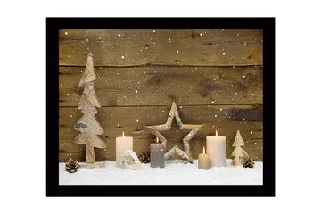Innrammet lerretsbilde i tre - 41x56 cm - Vinterlandskap med dekorasjoner av trær og lys - Hvit / Beige / Brun - Interiør - Maleri & posters - Lerretsbilder