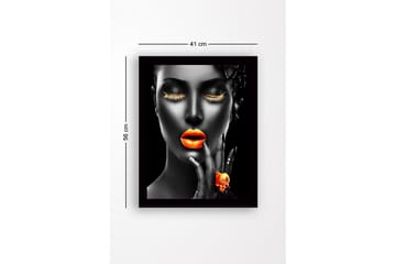 Innrammet lerretsbilde i tre - 41x56 cm - Portrett av en kvinne med sterke farger på lepper og øyevipper - Oransje / Svart - Interiør - Maleri & posters - Lerretsbilder