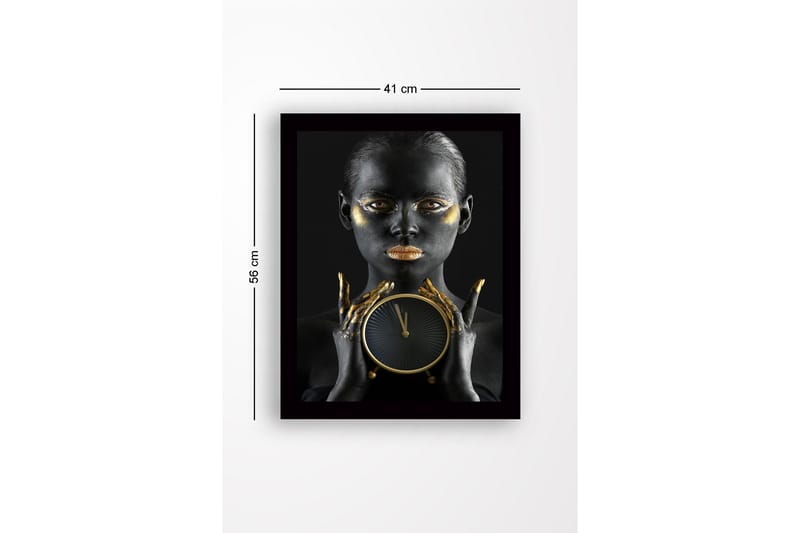 Innrammet lerretsbilde i tre - 41x56 cm - Portrett av en kvinne med svart hud og gulldetaljer som holder en klokke - Svart / Gull / Brun - Interiør - Maleri & posters - Lerretsbilder