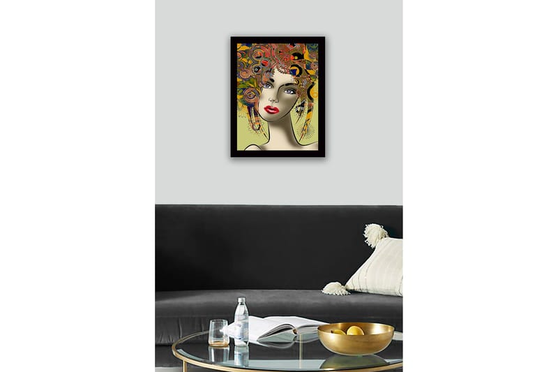 Innrammet lerretsbilde i tre - 41x56 cm - Portrett av en kvinne med fargerik frisyre og sterke ansiktstrekk - Rød / Gul / Grønn - Interiør - Maleri & posters - Lerretsbilder
