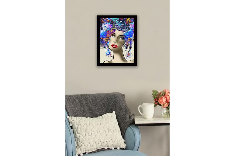 Innrammet lerretsbilde i tre - 41x56 cm - Portrett av en kvinne med fargerik frisyre og sterke ansiktstrekk - Blå / Rød / Lilla - Interiør - Maleri & posters - Lerretsbilder