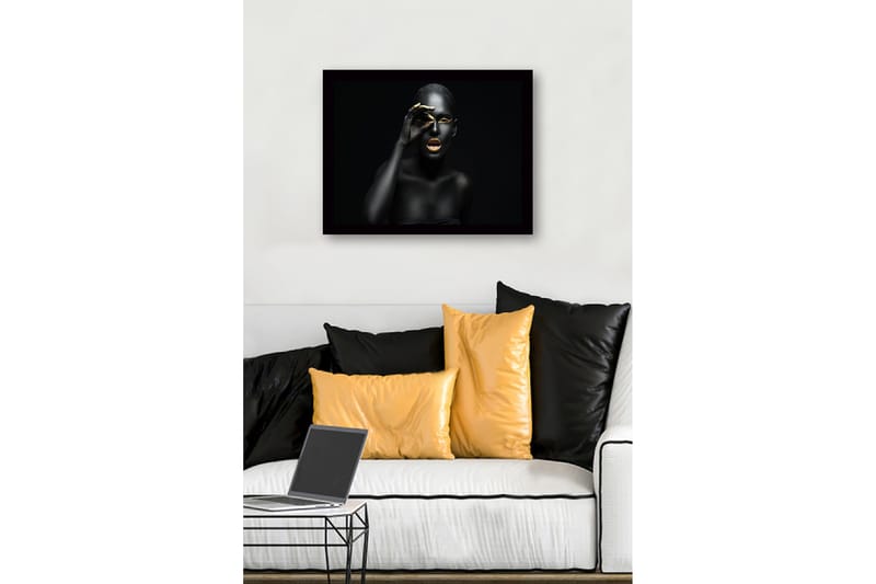 Innrammet lerretsbilde i tre - 41x56 cm - Portrett av en kvinne med svart kroppsmaling og gulldetaljer - Svart / Gull - Interiør - Maleri & posters - Lerretsbilder