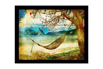 Innrammet trelerretsbilde - 41x56 cm - Avslappende hengekøye under et tre ved stranden med fjell i bakgrunnen - Blå / Grønn / Beige - Interiør - Maleri & posters - Lerretsbilder