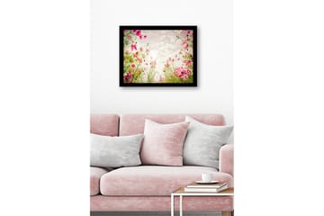 Innrammet trelerretsbilde - 41x56 cm - Blomsterfelt med rosa blomster som strekker seg mot en lys himmel - Rosa / Grønn - Interiør - Maleri & posters - Lerretsbilder