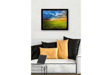Innrammet trelerretsbilde - 41x56 cm - Blomstrende eng med gule løvetann under en dramatisk himmel - Gul / Blå / Grønn - Interiør - Maleri & posters - Lerretsbilder
