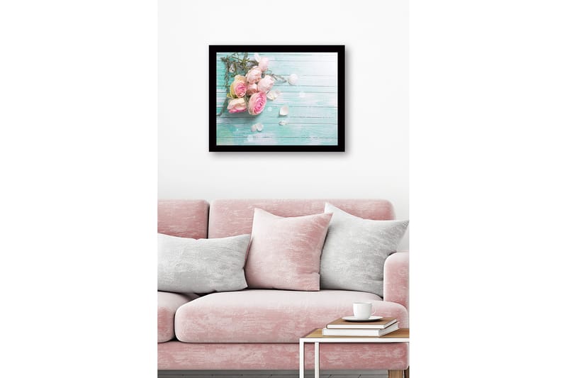 Innrammet trelerretsbilde - 41x56 cm - Bukett med rosa roser med blader og kronblader på en lysegrønn bakgrunn - Rosa / Lys grønn / Hvit - Interiør - Maleri & posters - Lerretsbilder