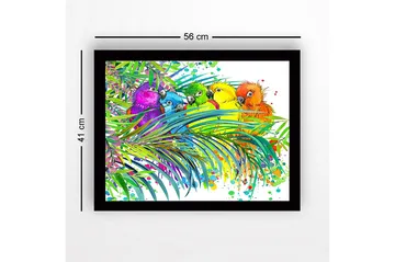 Innrammet trelerretsbilde - 41x56 cm - Fargerike papegøyer omgitt av tropiske planter - Grønn / Blå / Gul - Interiør - Maleri & posters - Lerretsbilder