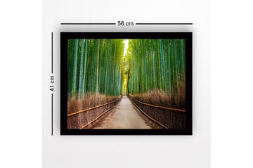 Innrammet trelerretsbilde - 41x56 cm - Grønn bambuskog med en sti som fører gjennom trærne - Grønn / Brun - Interiør - Maleri & posters - Lerretsbilder
