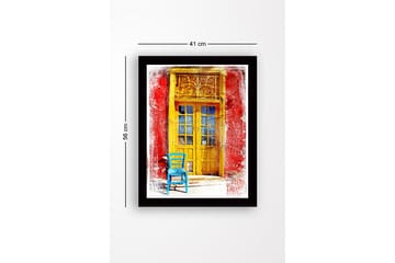 Innrammet trelerretsbilde - 41x56 cm - Gyllen dør med en blå stol foran på en rød vegg - Gul / Blå / Rød - Interiør - Maleri & posters - Lerretsbilder