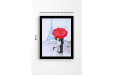 Innrammet trelerretsbilde - 41x56 cm - Romantisk kyss under en rød paraply i Paris - Rød / Beige / Blå - Interiør - Maleri & posters - Lerretsbilder