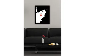 Innrammet trelerretsbilde - 41x56 cm - Stilisert portrett av en kvinne med hatt og rød leppestift - Svart / Hvit / Rød - Interiør - Maleri & posters - Lerretsbilder