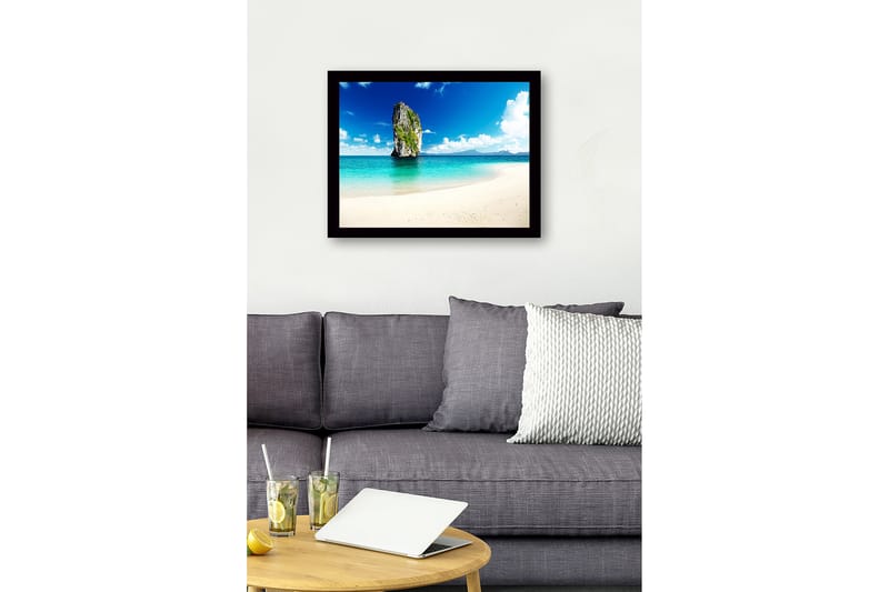 Innrammet trelerretsbilde - 41x56 cm - Storslått klippe som stiger opp fra det turkise havet - Turkis / Blå / Grønn - Interiør - Maleri & posters - Lerretsbilder