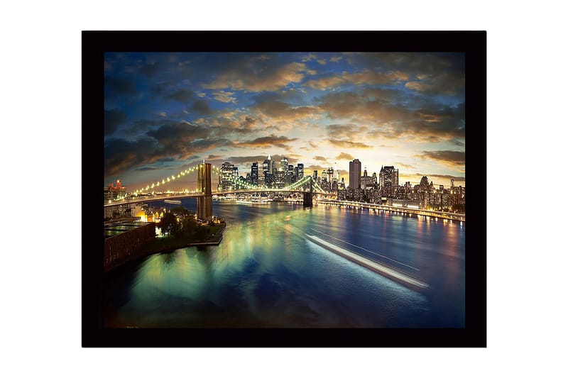 Innrammet trelerretsbilde - 41x56 cm - Storslått utsikt over en by i skumringen med en bro som spenner over vannet - Blå / Gull / Grønn - Interiør - Maleri & posters - Lerretsbilder