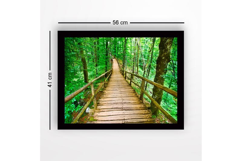 Innrammet trelerretsbilde - 41x56 cm - Trebro som slynger seg gjennom en frodig skog - Grønn / Brun - Interiør - Maleri & posters - Lerretsbilder