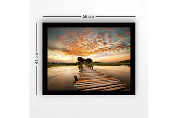 Innrammet trelerretsbilde - 41x56 cm - Vakker brygge som strekker seg over rolig vann ved solnedgang - Oransje / Blå / Grønn - Interiør - Maleri & posters - Lerretsbilder