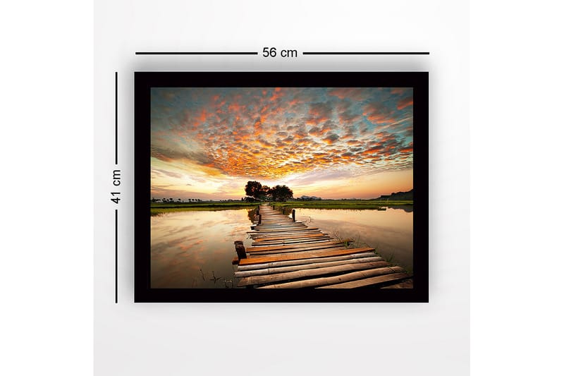 Innrammet trelerretsbilde - 41x56 cm - Vakker brygge som strekker seg over rolig vann ved solnedgang - Oransje / Blå / Grønn - Interiør - Maleri & posters - Lerretsbilder