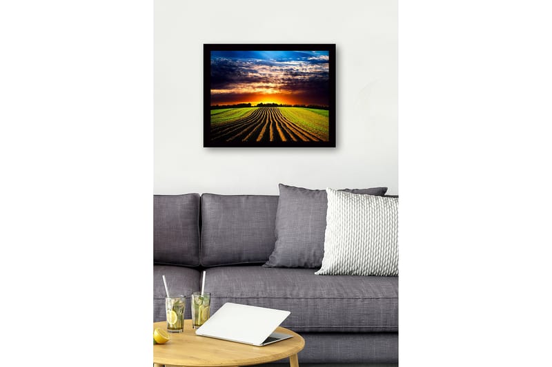 Innrammet trelerretsbilde - 41x56 cm - Vakker solnedgang over et bølgende jorde med pløyde rader - Grønn / Oransje / Blå - Interiør - Maleri & posters - Lerretsbilder