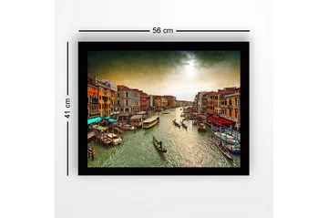 Innrammet trelerretsbilde - 41x56 cm - Vakker utsikt over en kanal i Venezia med fargerike bygninger og gondoler - Grønn / Oransje / Blå - Interiør - Maleri & posters - Lerretsbilder