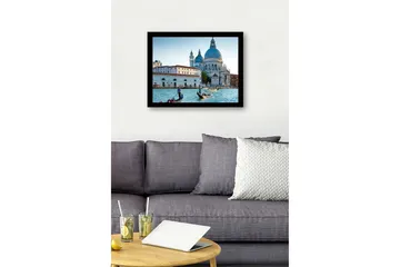 Innrammet trelerretsbilde - 41x56 cm - Vakker utsikt over venetianske gondoler i en historisk bygning - Blå / Hvit / Grå - Interiør - Maleri & posters - Lerretsbilder